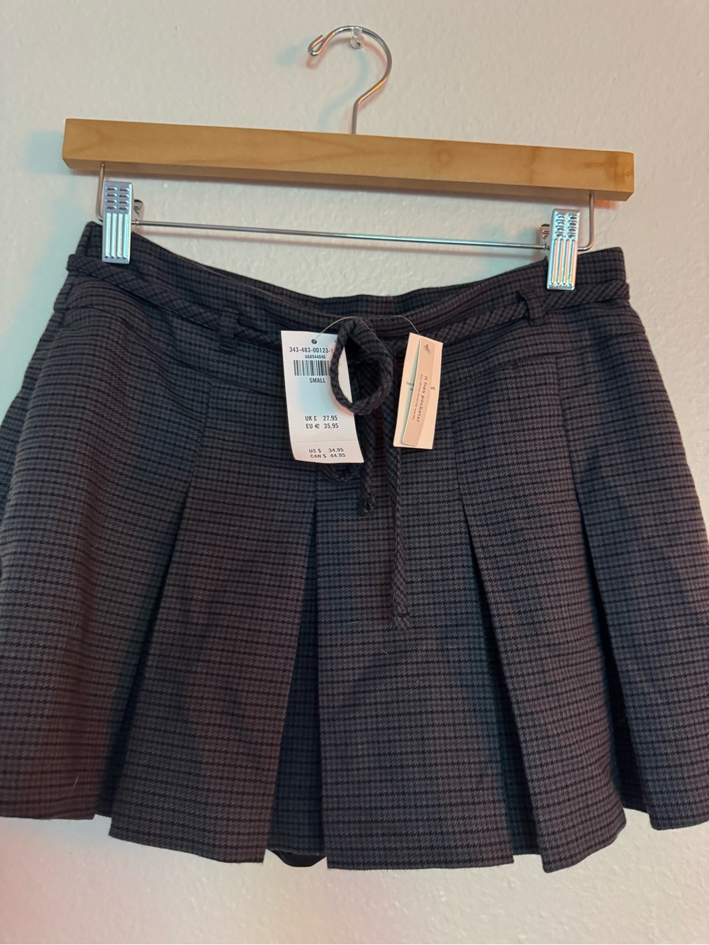 Pleated Hollister Mini Skirt in Charcoal Houndstooth